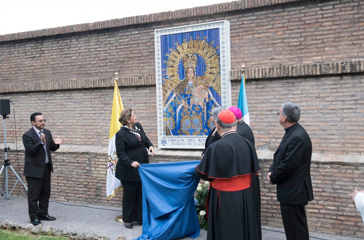 La Virgen De El Rosario En Los Jardines Vaticanos Vatican News